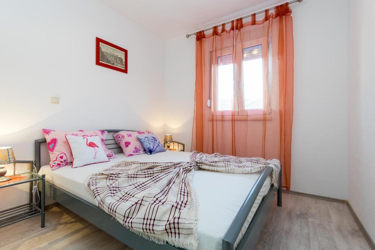 Apartments And Rooms With Parking Space Grebastica, Sibenik - 17831 Zewnętrze zdjęcie