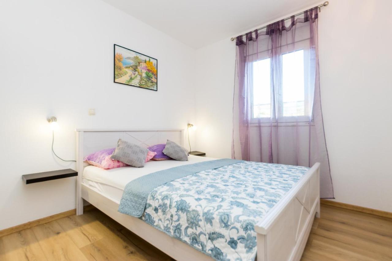 Apartments And Rooms With Parking Space Grebastica, Sibenik - 17831 Zewnętrze zdjęcie